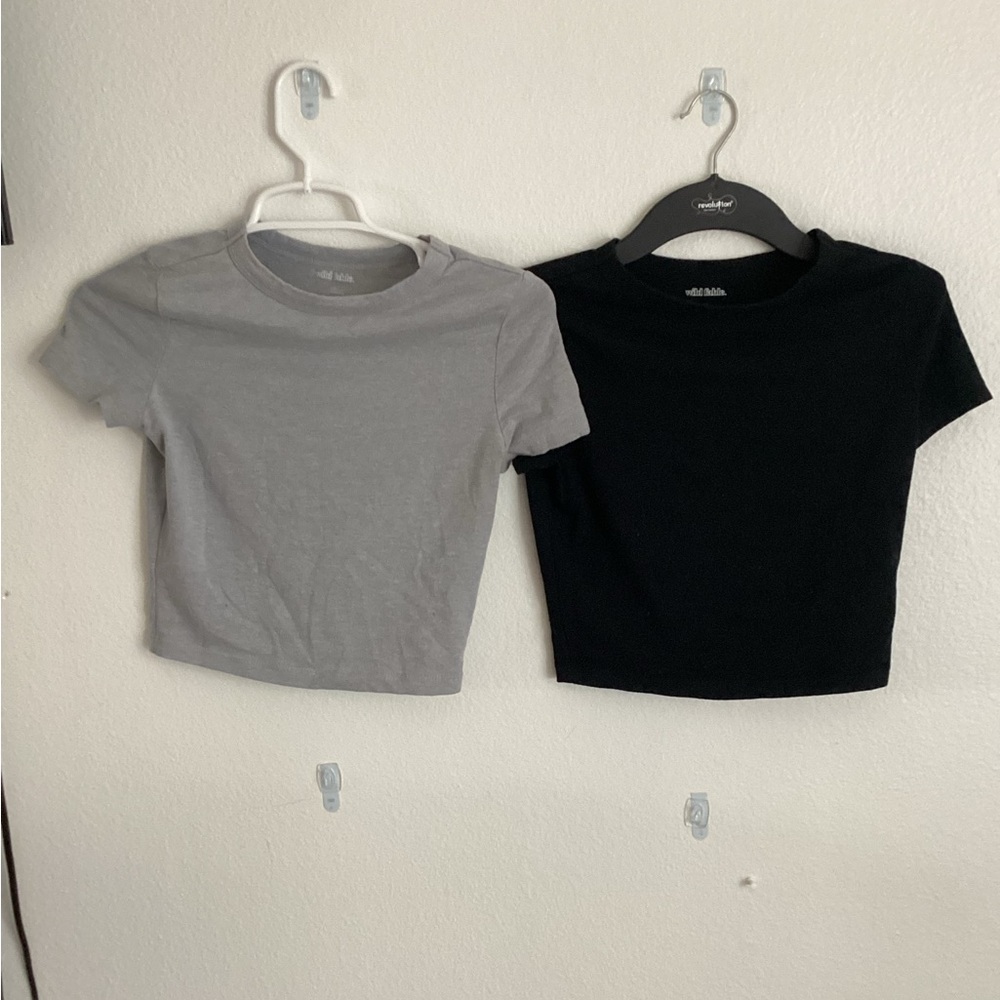 Wild Fable woman’s XS 2-pack crops T-shirts black, heather grey